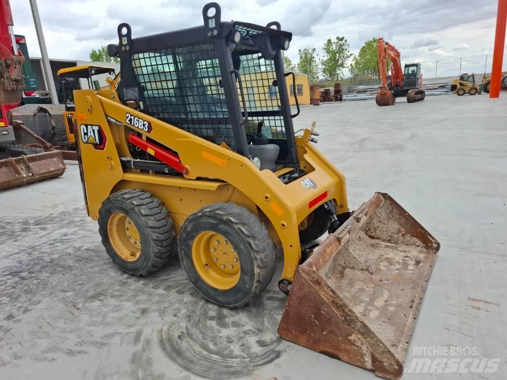 CAT 216 B 3 Φορτωτάκια