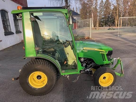 John Deere 2032R Τρακτέρ