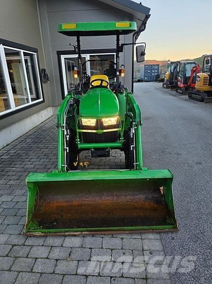 John Deere 3038E Τρακτέρ