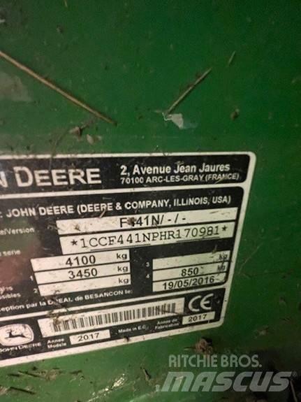 John Deere F441 Πρέσες κυλινδρικών δεμάτων