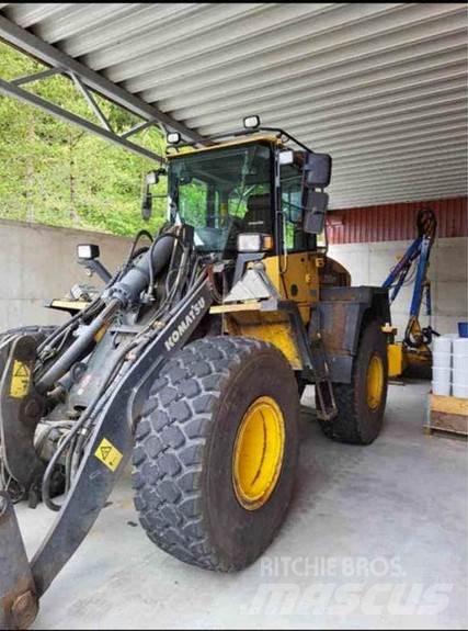 Komatsu WA200 PT Φορτωτές με λάστιχα (Τροχοφόροι)