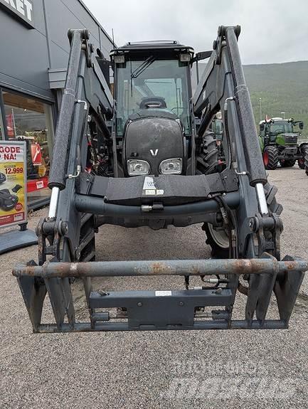 Valtra A83 Τρακτέρ