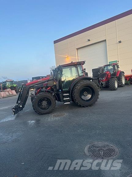 Valtra G135 Versu Τρακτέρ