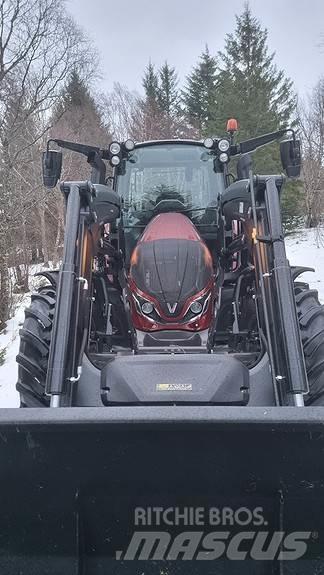 Valtra G135A Τρακτέρ