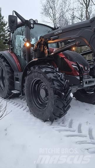 Valtra G135A Τρακτέρ