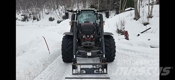 Valtra N134D Τρακτέρ