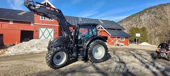 Valtra N135 Τρακτέρ
