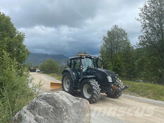 Valtra T203 Τρακτέρ