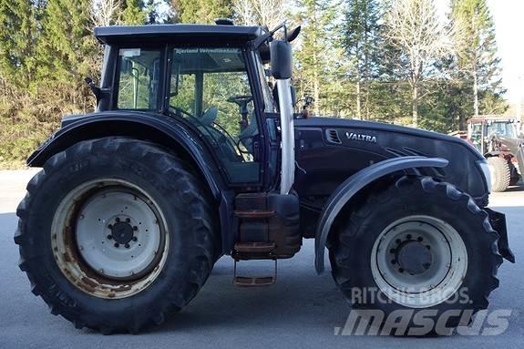 Valtra T213 Versu Τρακτέρ