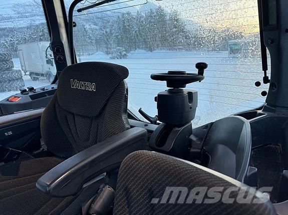 Valtra T235 Τρακτέρ