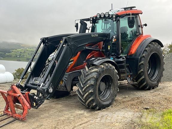 Valtra T235D Τρακτέρ