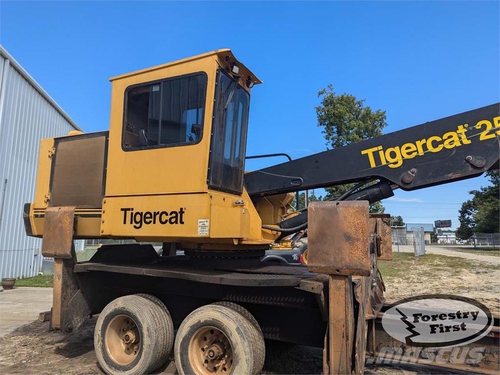 Tigercat 250D Αρθρωτοί φορτωτές