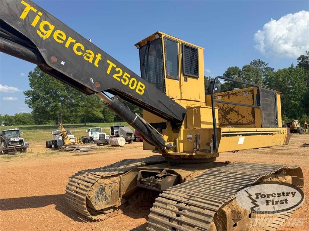 Tigercat T250B Αρθρωτοί φορτωτές