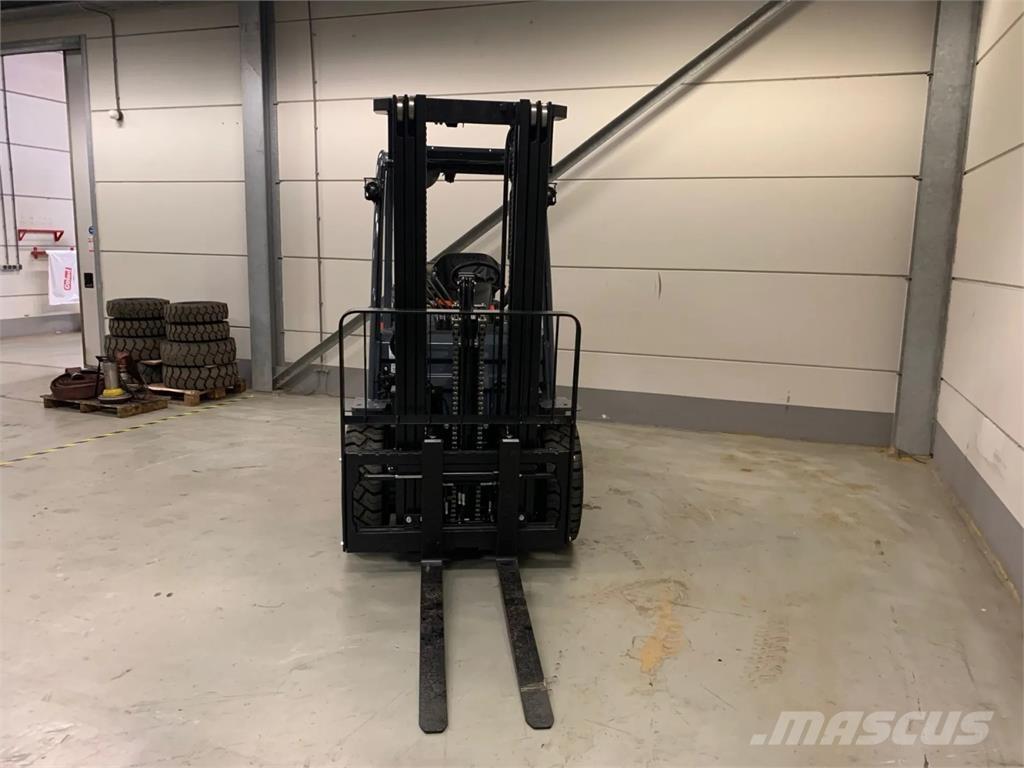 Toyota 02-8FGF30 Περονοφόρα ανυψωτικά κλαρκ με φυσικό αέριο LPG