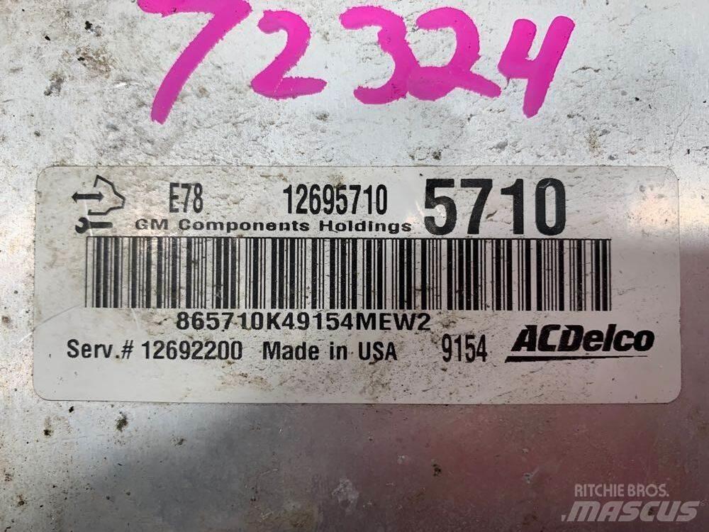 Isuzu NPR Καμπίνες και εσωτερικό