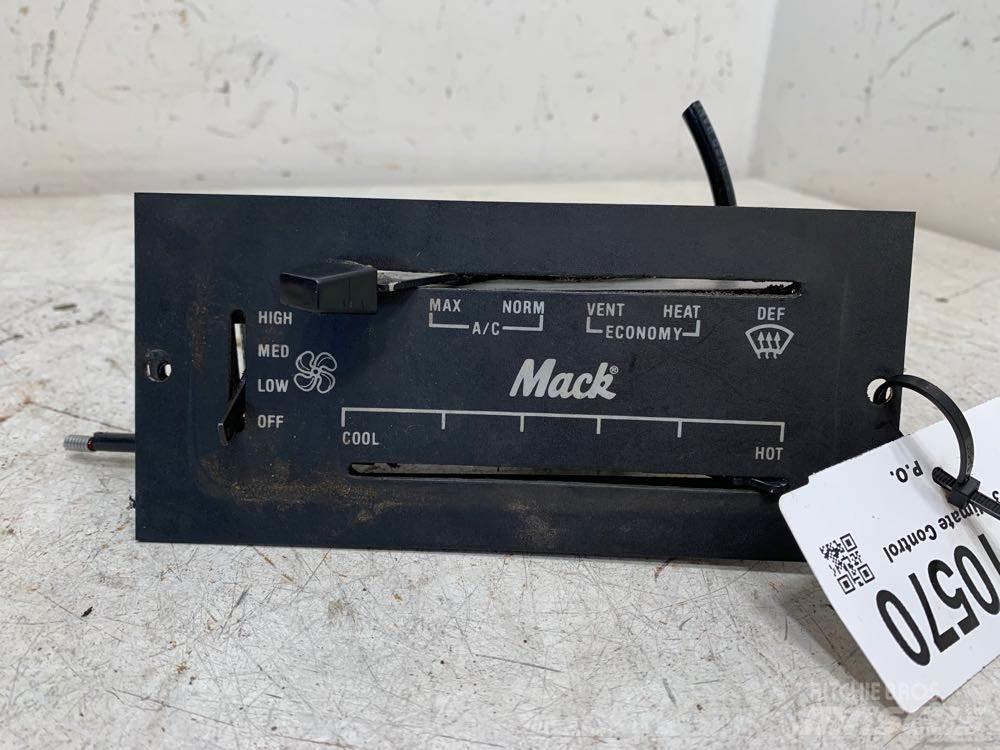 Mack CV713 Ηλεκτρονικά