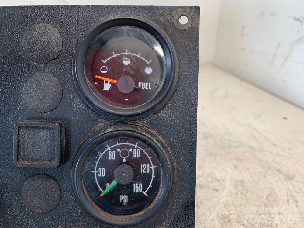 Mack RD680 Ηλεκτρονικά