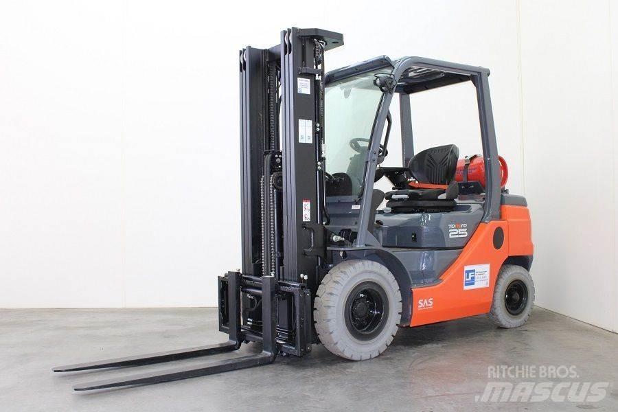 Toyota 02-8FGF25 Περονοφόρα ανυψωτικά κλαρκ με φυσικό αέριο LPG