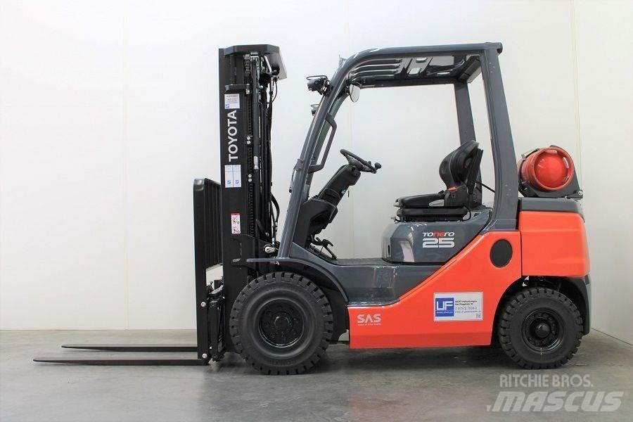 Toyota 02-8FGF25 Περονοφόρα ανυψωτικά κλαρκ με φυσικό αέριο LPG