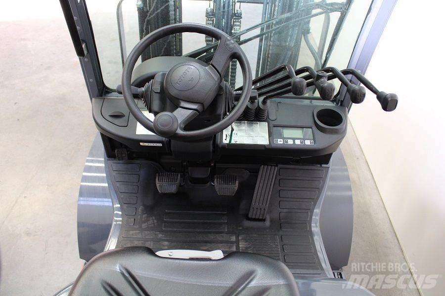 Toyota 02-8FGF25 Περονοφόρα ανυψωτικά κλαρκ με φυσικό αέριο LPG