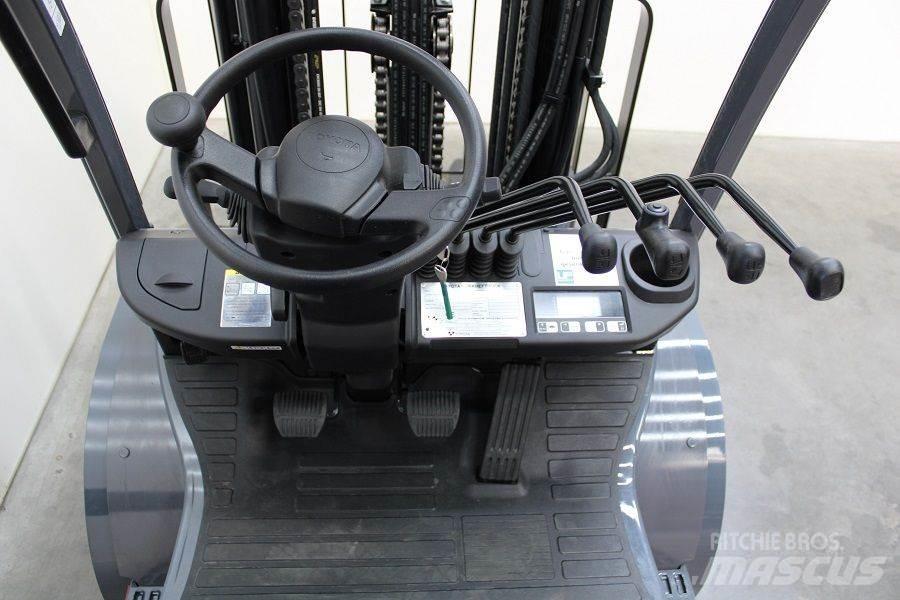 Toyota 02-8FGF30 Περονοφόρα ανυψωτικά κλαρκ με φυσικό αέριο LPG