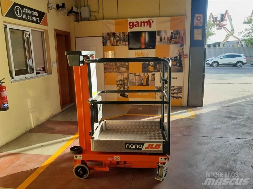 JLG NANO Ανυψωτήρες με κατακόρυφους πυλώνες