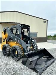 John Deere 318G Φορτωτάκια