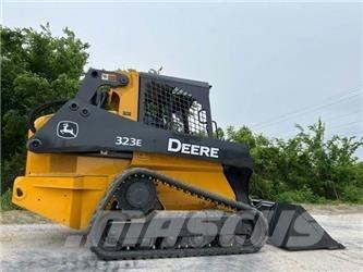 John Deere 323E Φορτωτάκια