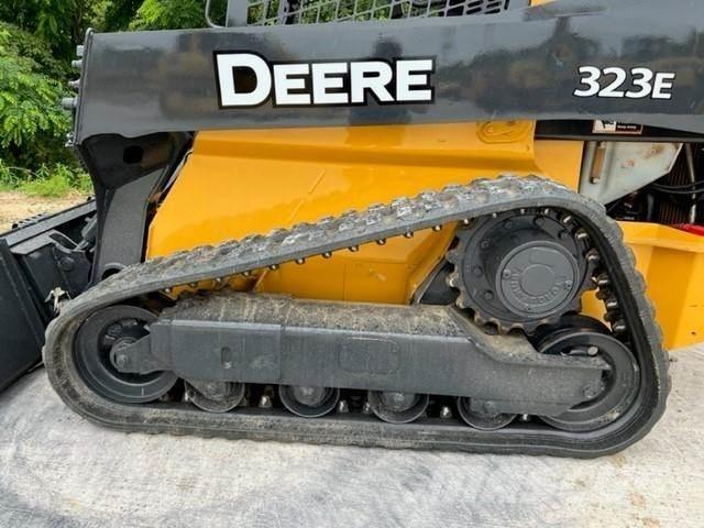 John Deere 323E Φορτωτάκια