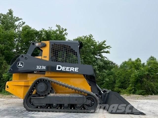 John Deere 323E Φορτωτάκια