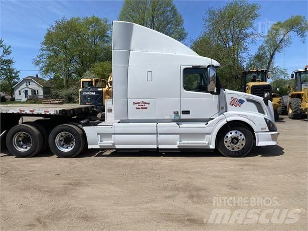 Volvo VNL64T670 Τράκτορες