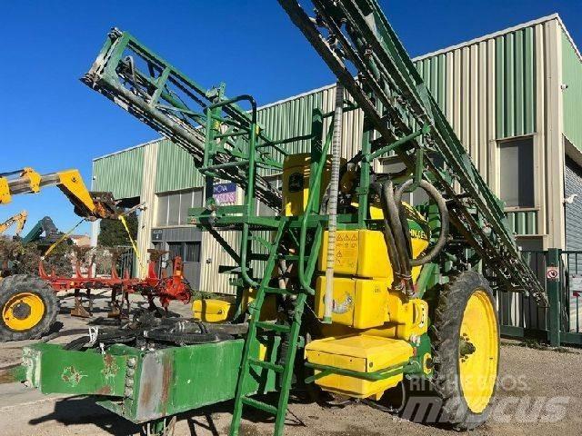 John Deere 824 SE Ρυμουλκούμενα ψεκαστικά