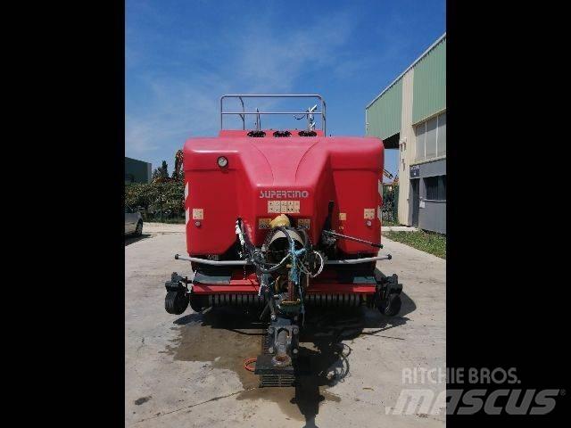 Supertino 712R Πρέσες τετράγωνων δεμάτων