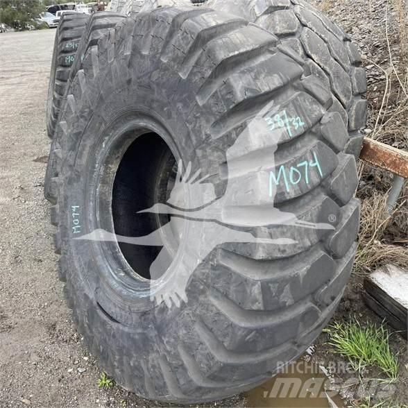 Titan 23.5x25 Ελαστικά και ζάντες