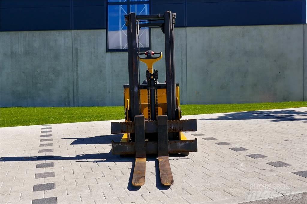 Linde L12 Παλετοφόρα πεζού χειριστή με ιστό