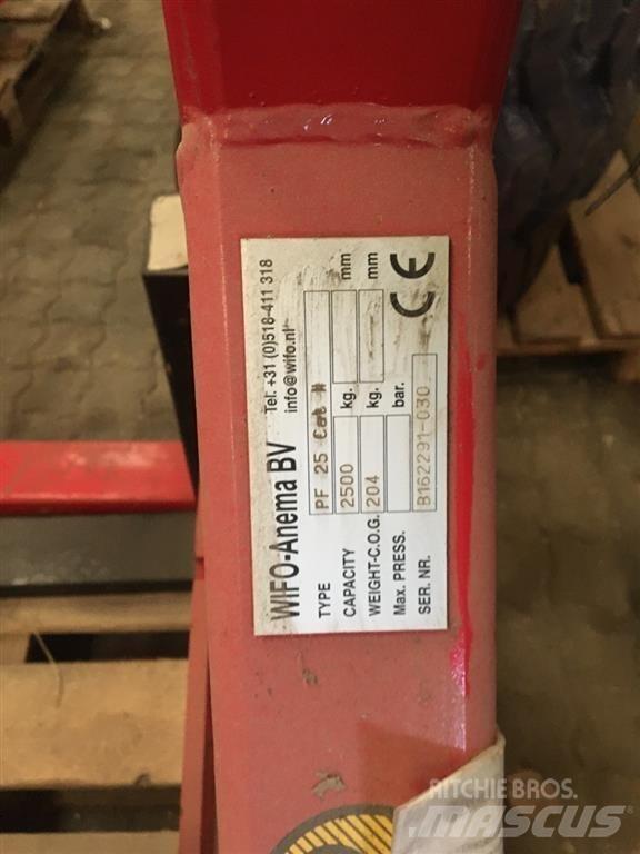 Wifo PF 25 Εμπρόσθιοι φορτωτές και σκαπτικά