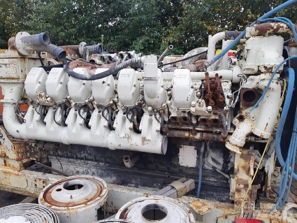 Komatsu 930E Κινητήρες