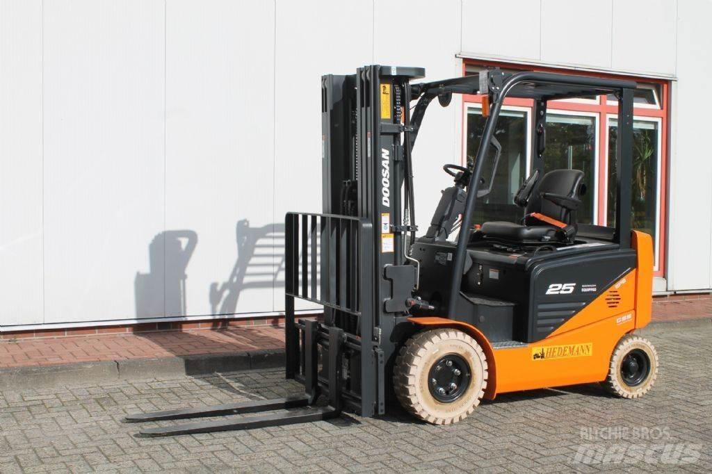 Doosan B25NS Ηλεκτρικά περονοφόρα ανυψωτικά κλαρκ