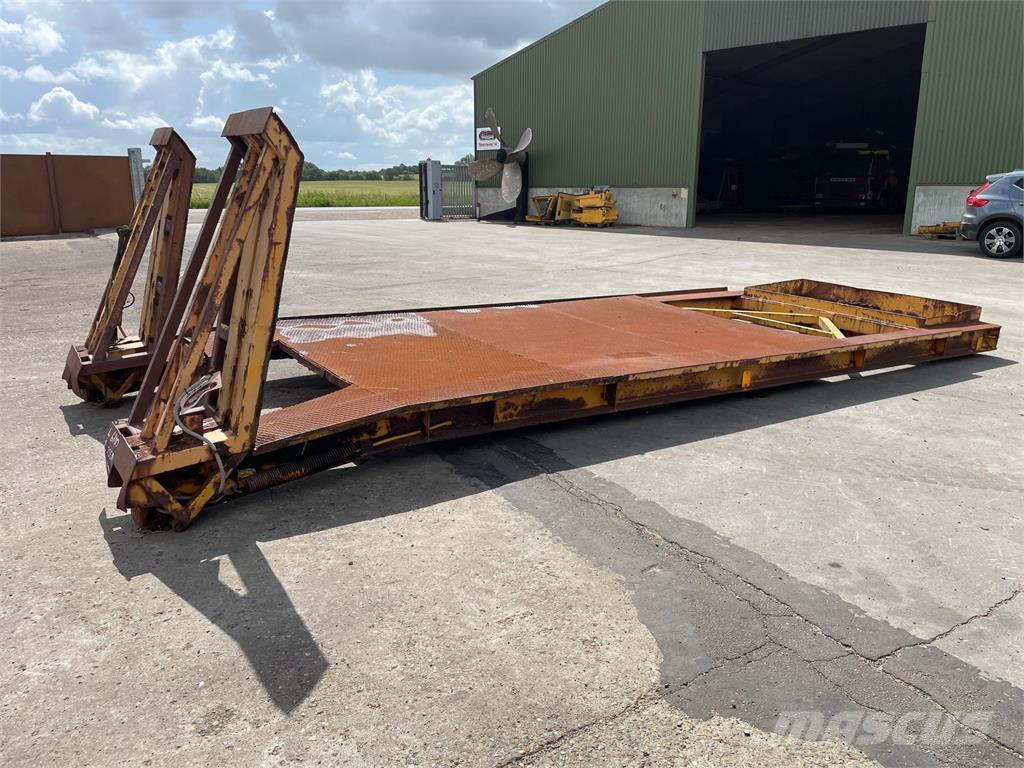  Trailerbund med slidsker Ημιρυμούλκες με χαμηλό δάπεδο