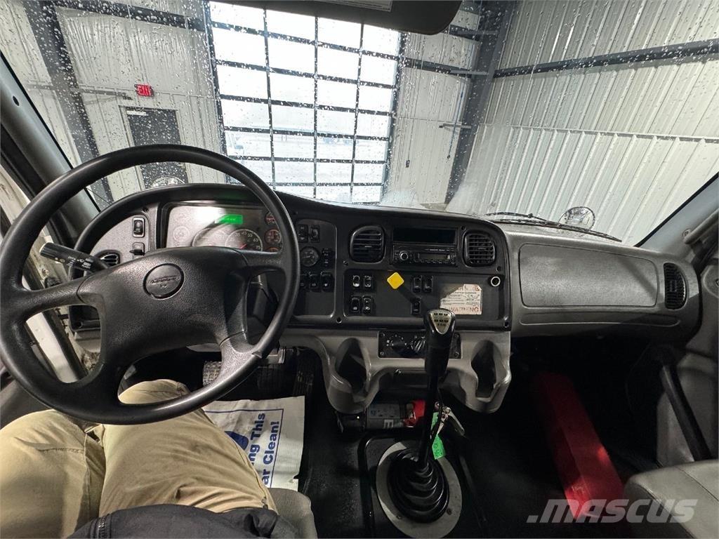 Freightliner M2 106 Φορτηγά Ανατροπή