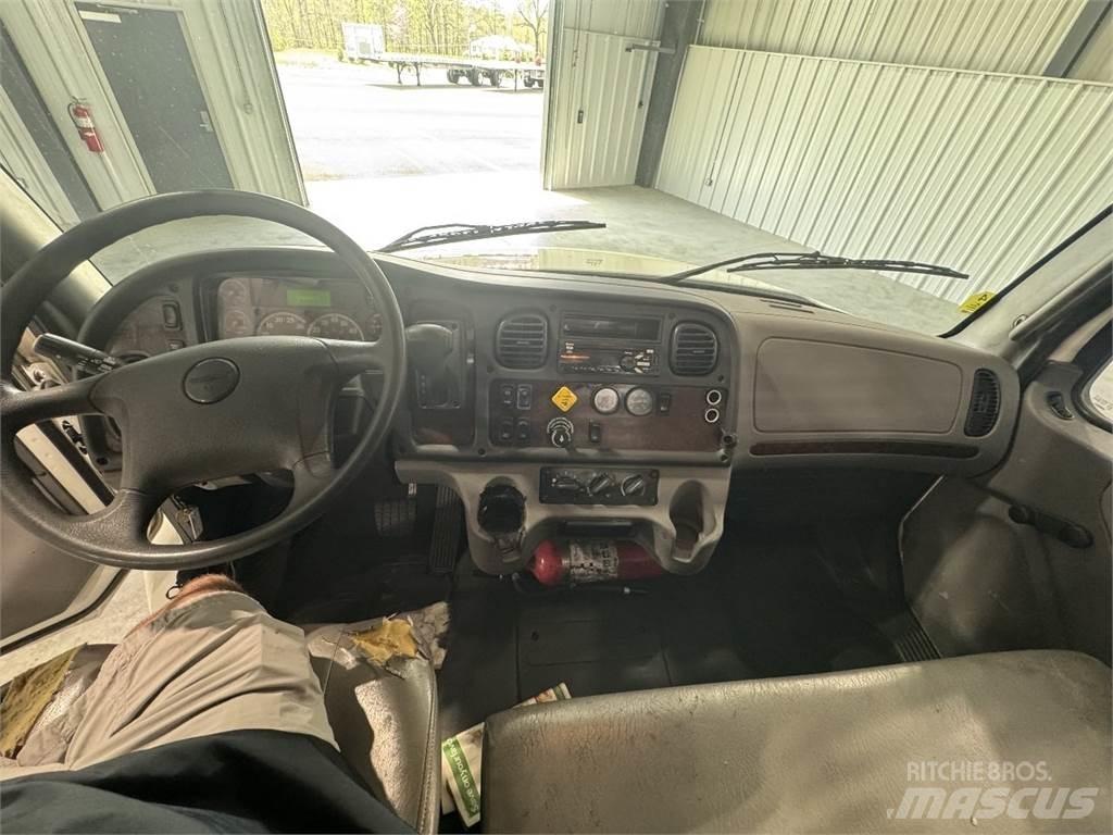 Freightliner M2 106 Φορτηγά Kαρότσα με ανοιγόμενα πλαϊνά