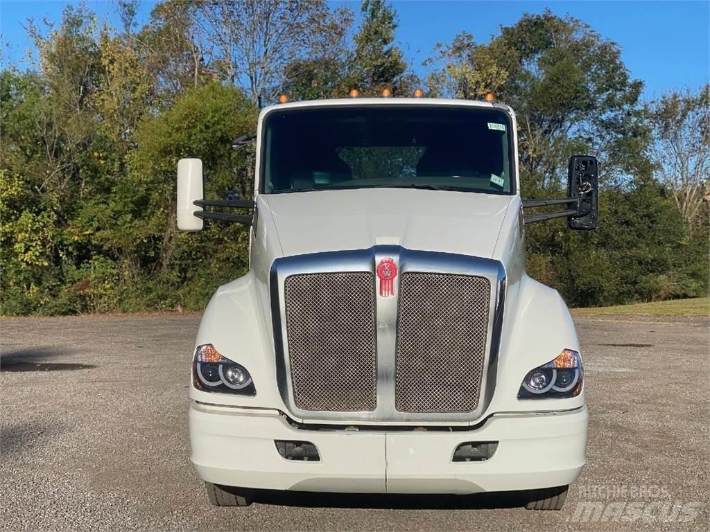 Kenworth T680 Τράκτορες