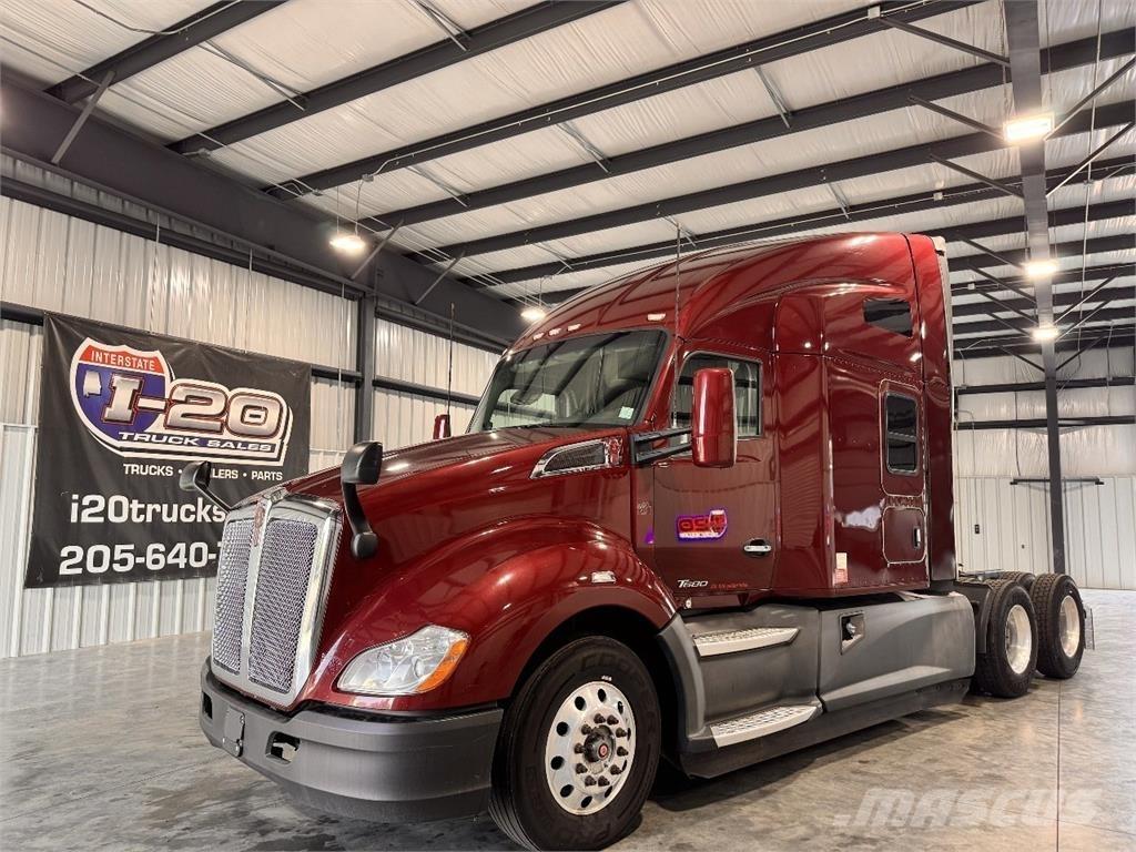 Kenworth T680 Τράκτορες