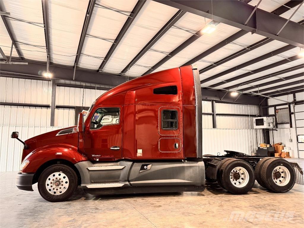 Kenworth T680 Τράκτορες