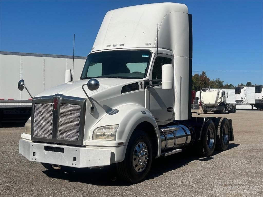 Kenworth T880 Τράκτορες