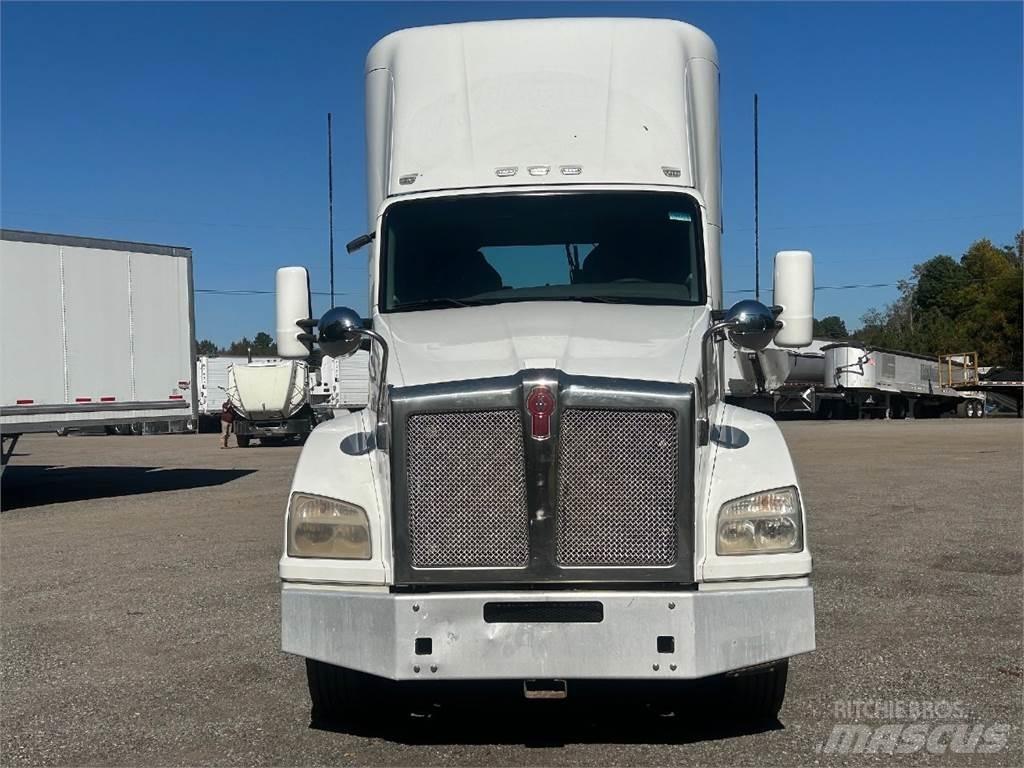 Kenworth T880 Τράκτορες