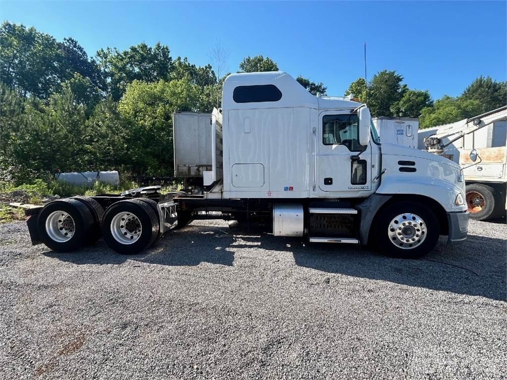 Mack CXU613 Τράκτορες