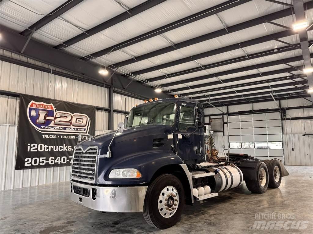 Mack CXU613 Τράκτορες