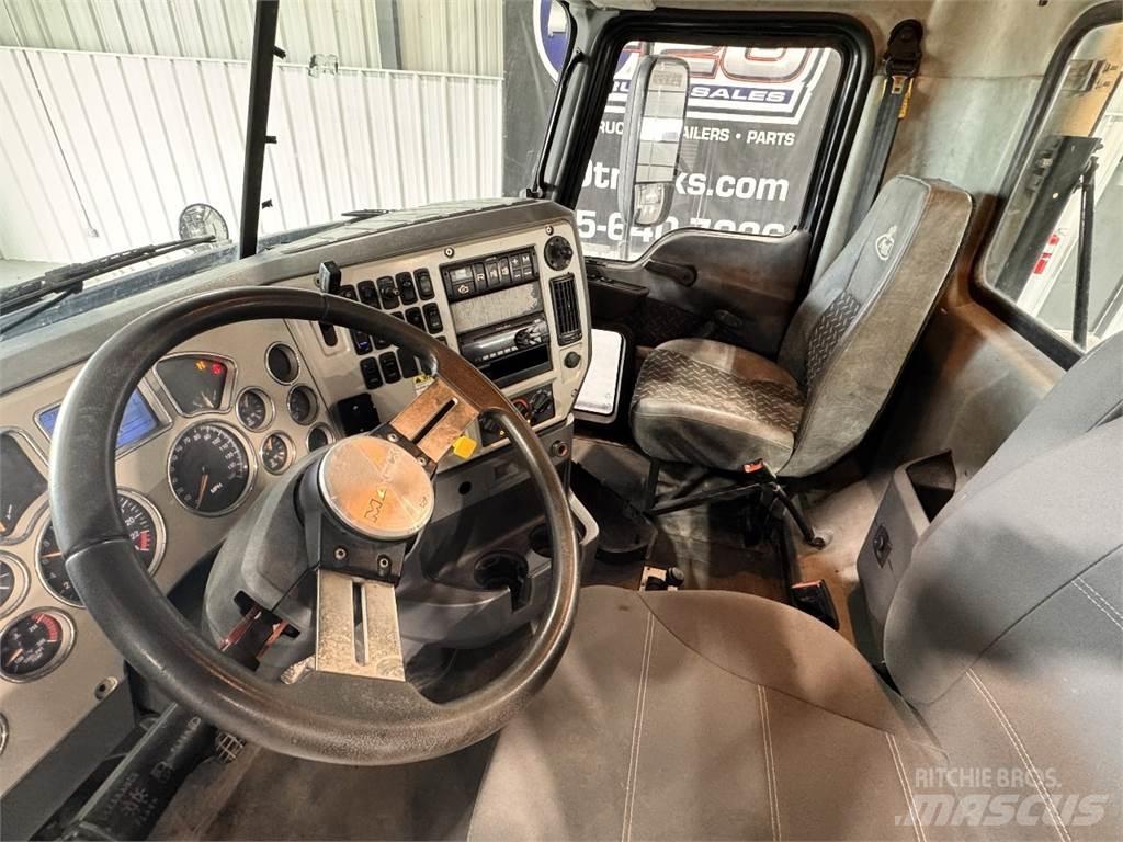 Mack CXU613 Τράκτορες