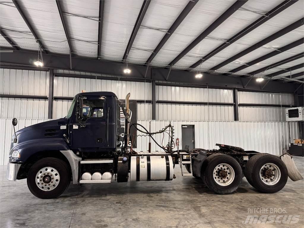 Mack CXU613 Τράκτορες